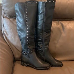 Stylish knee high boots. Brand new, never worn!!